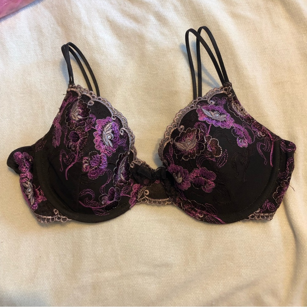 Embroidered floral bra by Wonderbra size 38C